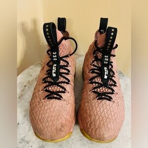 🔥 Nike LeBron 15 “Hollywood” / “Rust Pink” – Size 6Y